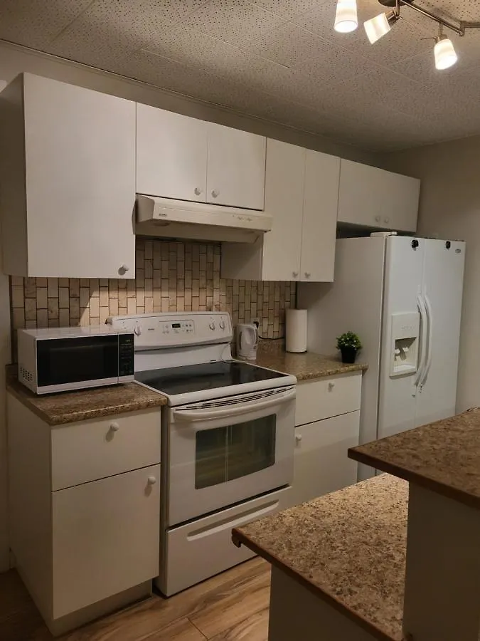 Homestay Cozy Private Rooms In Suite Edmonton