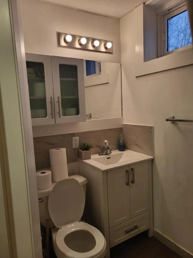 Cozy Private Rooms In Suite Edmonton Homestay