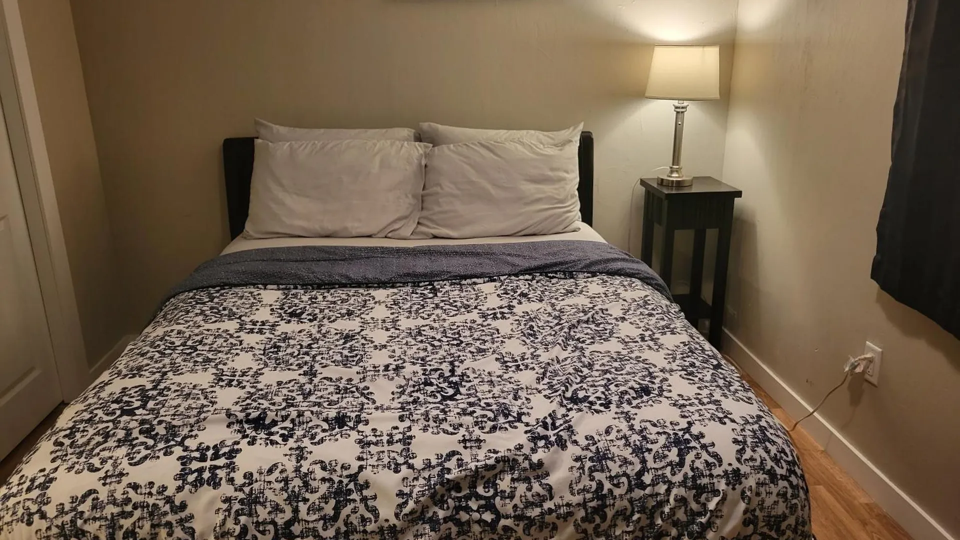 Ubytování v soukromí Cozy Private Rooms In Suite Edmonton